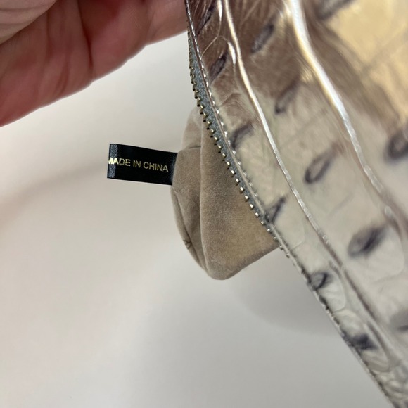Brahmin Melbourne Daisy Clutch Silver 7.25 x 5 Crocodile Embossed Leather - Picture 6 of 6